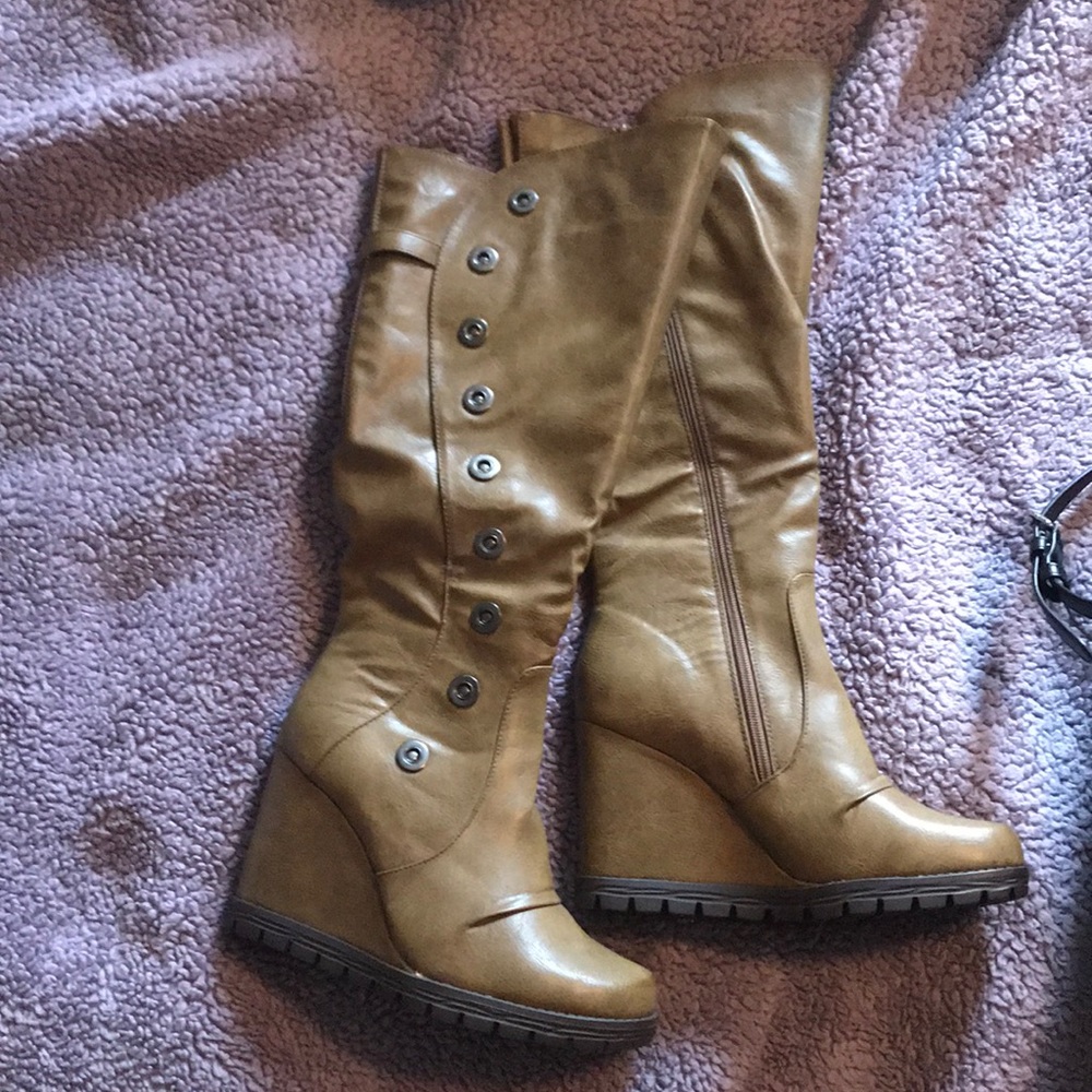 New without Tags 2 Lips Too size 10 boots